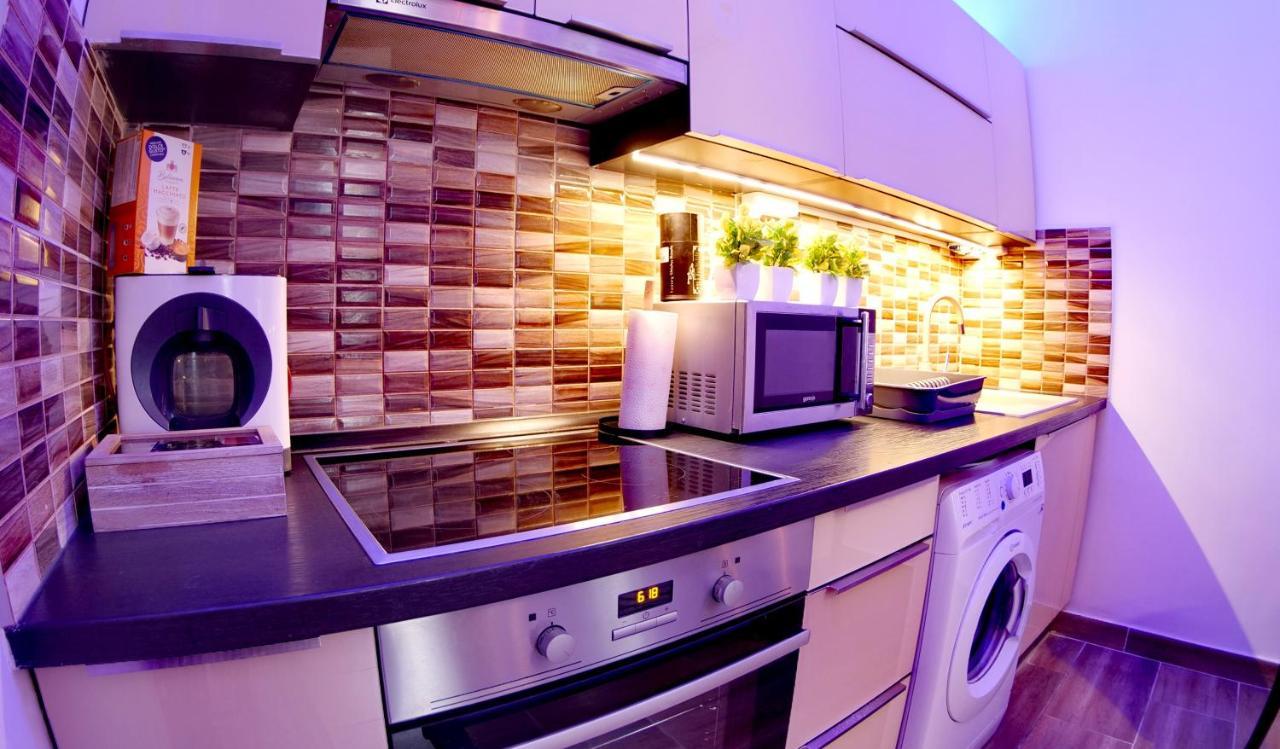 Dolce Vita Supremier Apartment Budapest Bagian luar foto