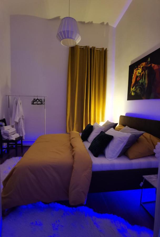 Dolce Vita Supremier Apartment Budapest Bagian luar foto