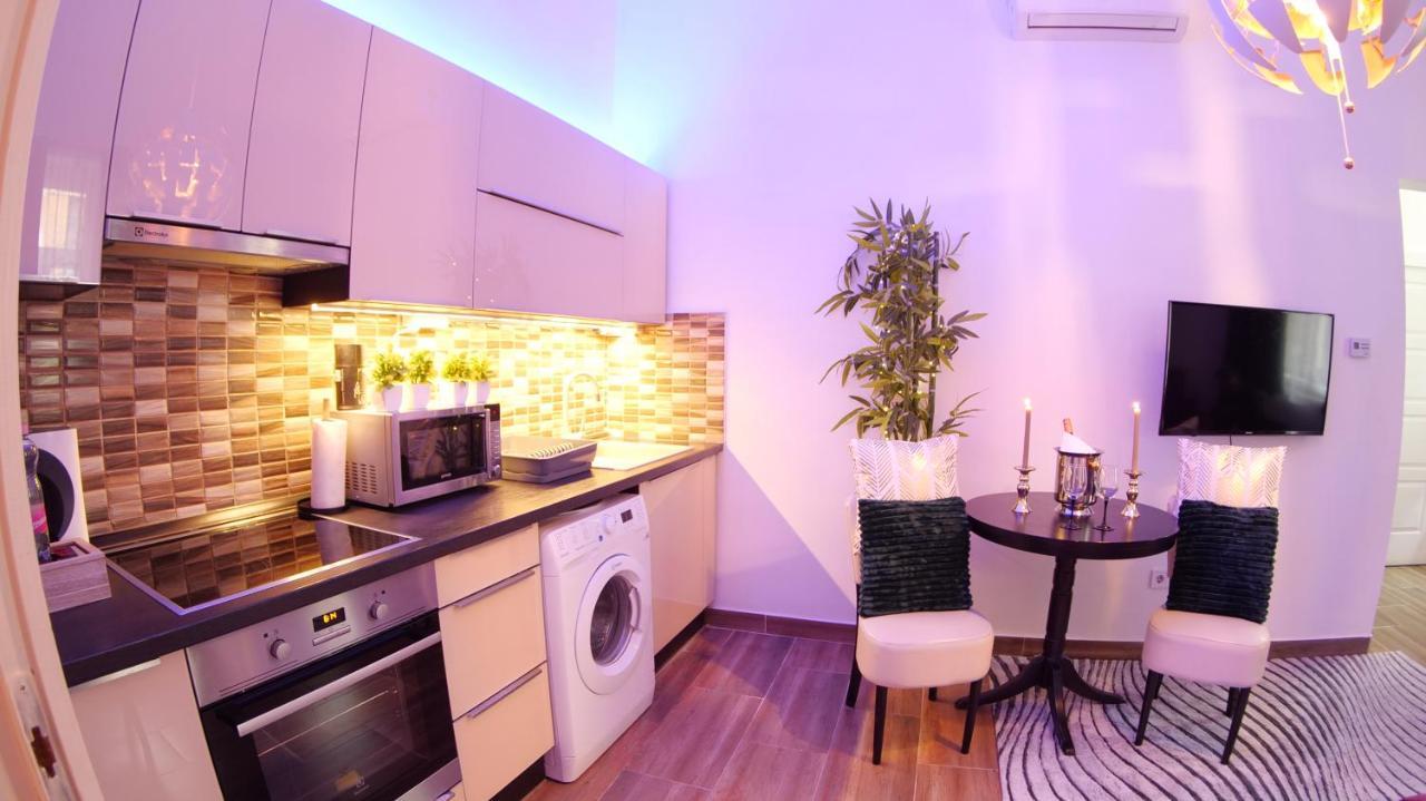 Dolce Vita Supremier Apartment Budapest Bagian luar foto