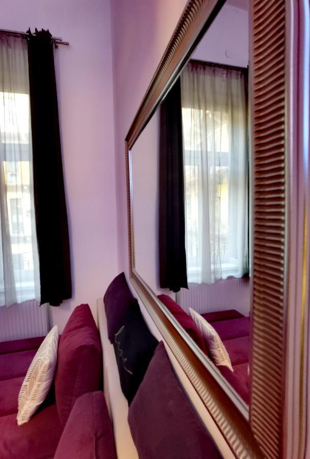Dolce Vita Supremier Apartment Budapest Bagian luar foto
