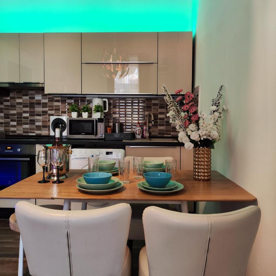Dolce Vita Supremier Apartment Budapest Bagian luar foto
